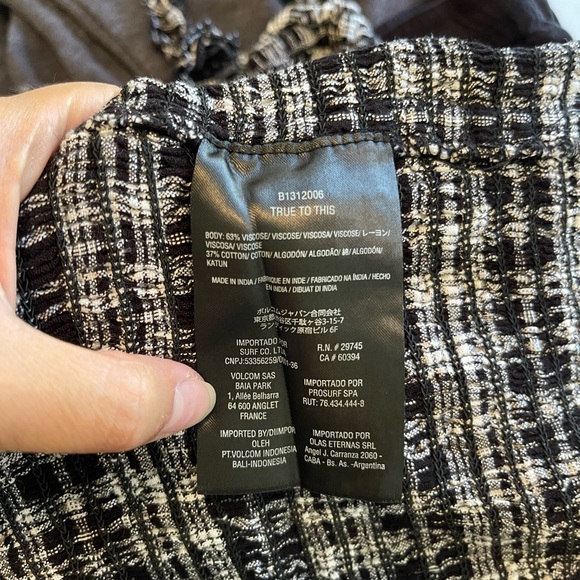 Volcom Women’s Black & White Smock Fitted Dress. Sz XS - Picture 2 of 8